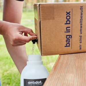 karton bag in box antidot, Einfüllen der antidotflasche
